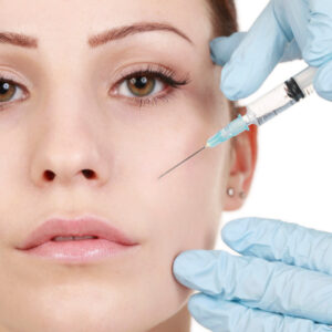 Hyaluron-Behandlung im Gesicht einer Frau